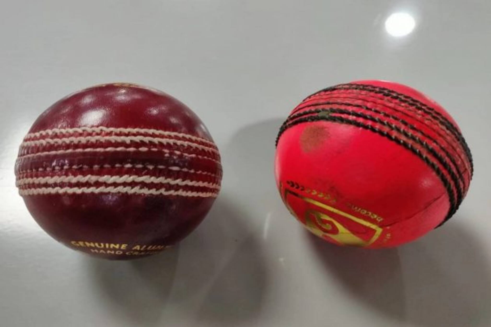 Pink vs Red: ক্রিকেটে কোথায় লাল বলের থেকে আলাদা গোলাপি বল? খেলার চরিত্রে হেরফের ঘটে কি?