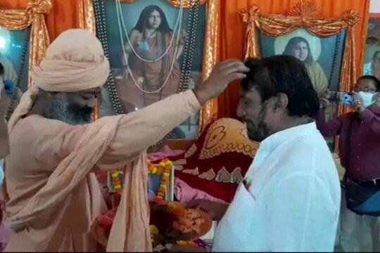ভারত সেবাশ্রম সংঘে পুজো দিয়ে প্রচার শুরু রায়গঞ্জের তৃনমূলের প্রার্থীর
