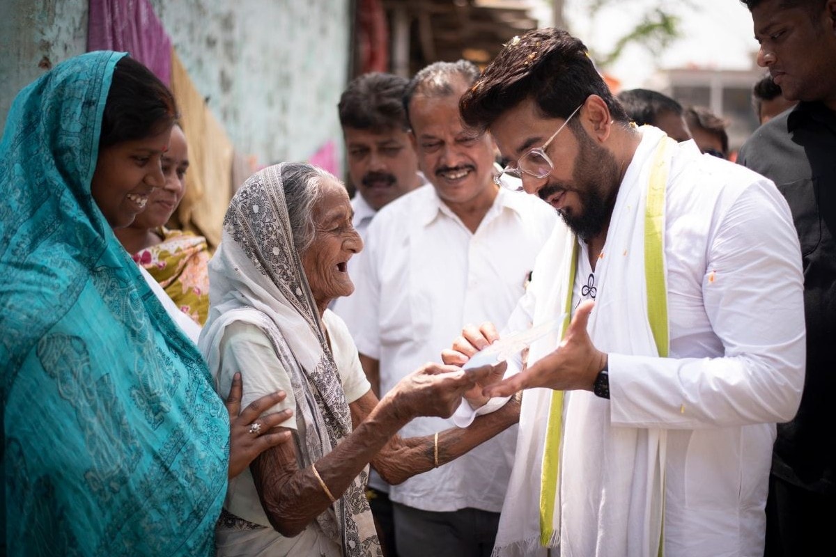তৃণমূল শিবিরের আরও এক গুরুত্বপূর্ণ মুখ পরিচালক রাজ চক্রবর্তী। প্রার্থী নাম ঘোষণার পর থেকেই প্রচার শুরু করে দিয়েছেন তিনি। বারাকপুর কেন্দ্র থেকে জয় নিয়ে আত্মবিশ্বাসী রাজ। তৃণমূল শিবিরের আরও এক গুরুত্বপূর্ণ মুখ পরিচালক রাজ চক্রবর্তী। প্রার্থী নাম ঘোষণার পর থেকেই প্রচার শুরু করে দিয়েছেন তিনি। বারাকপুর কেন্দ্র থেকে জয় নিয়ে আত্মবিশ্বাসী রাজ।