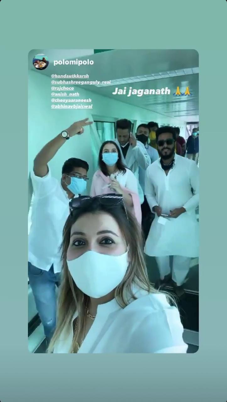 *ইতিমধ্যেই নির্বাচনী প্রচার শুরু হয়েছে। ব্যারাকপুরের অলিতে-গলিতে ঘুরছেন রাজ। এলাকার মানুষের সুবিধা-অসুবিধা, দাবি জানার চেষ্টা করছেন এলাকাবাসীর সঙ্গে কথা বলে। ছবিঃ ইনস্টাগ্রাম। *ইতিমধ্যেই নির্বাচনী প্রচার শুরু হয়েছে। ব্যারাকপুরের অলিতে-গলিতে ঘুরছেন রাজ। এলাকার মানুষের সুবিধা-অসুবিধা, দাবি জানার চেষ্টা করছেন এলাকাবাসীর সঙ্গে কথা বলে। ছবিঃ ইনস্টাগ্রাম।