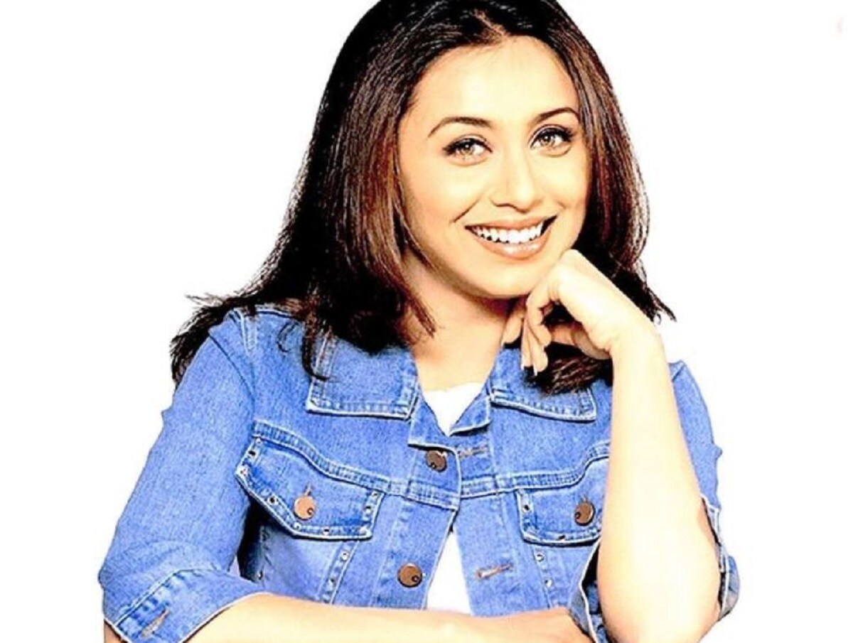 •এছাড়াও রয়েছে অন্য একটি বিষয়৷ তিনি বলেন যে মেয়েকে বড় করার পদ্ধতির মধ্যেও অনেক সময় দু’জনের মতের অমিল হয়৷ এর ফলেও শুরু হয় ঝগড়া! •এছাড়াও রয়েছে অন্য একটি বিষয়৷ তিনি বলেন যে মেয়েকে বড় করার পদ্ধতির মধ্যেও অনেক সময় দু’জনের মতের অমিল হয়৷ এর ফলেও শুরু হয় ঝগড়া!