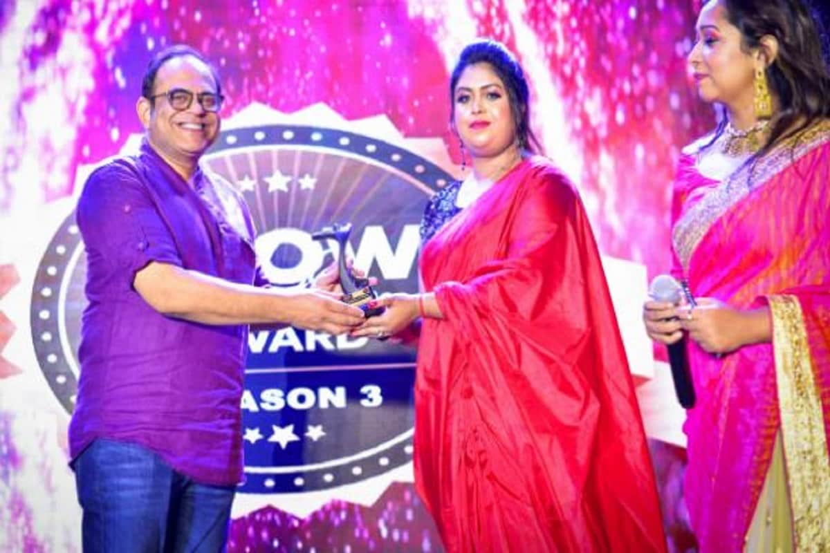 অনুষ্ঠানে সম্মান জানানো হয় বিশিষ্ট অভিনেতা রজতাভ দত্ত, দিপাঞ্জন বসাক, পাপিয়া অধিকারী, হিরঞ্জিৎ চট্টোপাধ্যায়, গীতশ্রী রায়, সায়ক চক্রবর্তী, ইশান মজুমদারকে৷ অনুষ্ঠানে সম্মান জানানো হয় বিশিষ্ট অভিনেতা রজতাভ দত্ত, দিপাঞ্জন বসাক, পাপিয়া অধিকারী, হিরঞ্জিৎ চট্টোপাধ্যায়, গীতশ্রী রায়, সায়ক চক্রবর্তী, ইশান মজুমদারকে৷