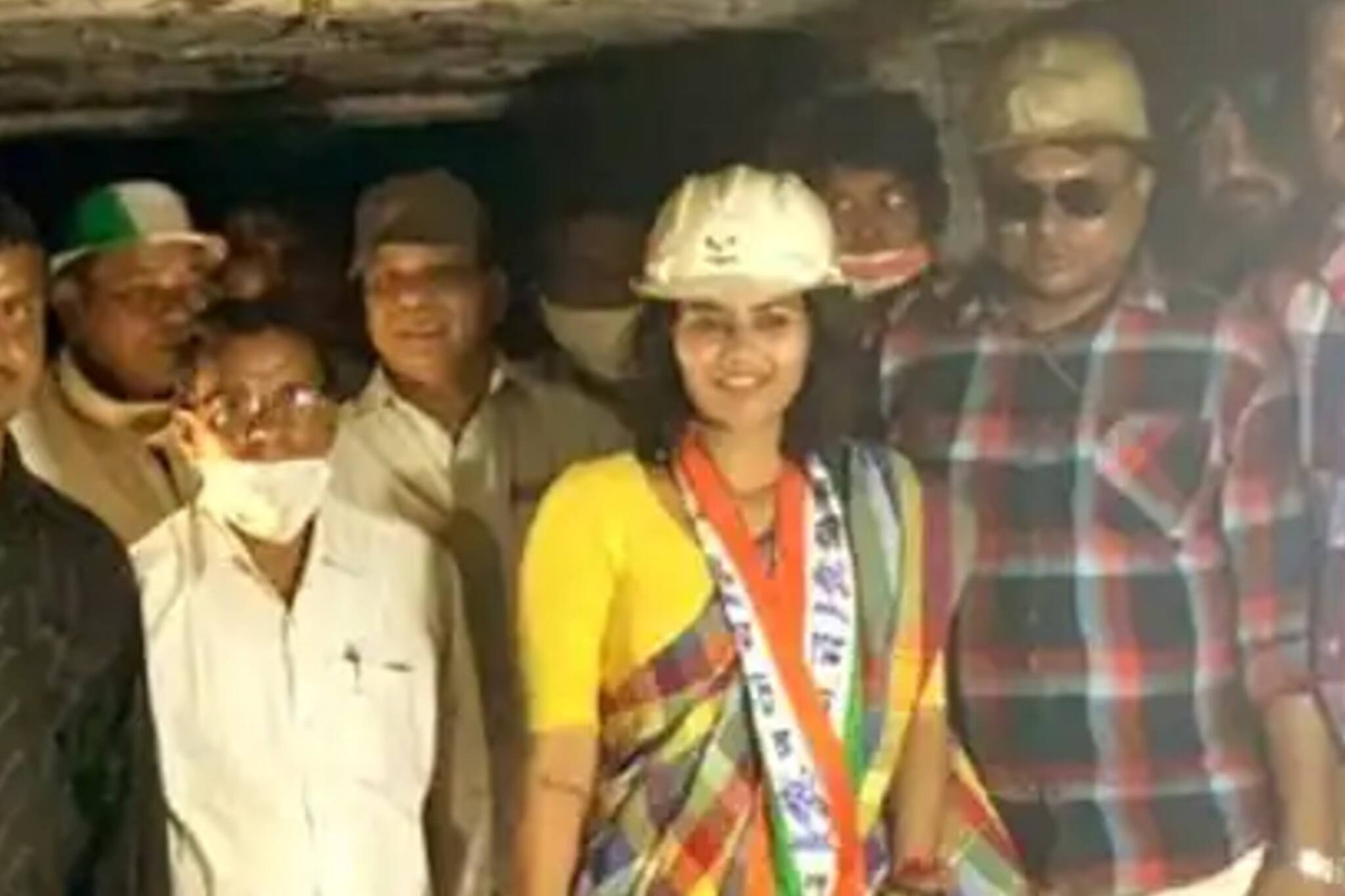 West Bengal Election 2021: শাড়ি পরে কয়লাখনির ভিতরে সায়নী ঘোষ, নিয়ম ভেঙে বিতর্কে