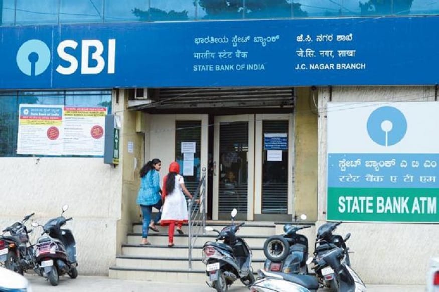দেশের সব থেকে বড় সরকারি ব্যাঙ্ক স্টেট ব্যাঙ্ক অফ ইন্ডিয়া উৎসবের মরশুমে গ্রাহকদের বড় উপহার ঘোষণা করেছে ৷ দেশের মোট ৪৪ কোটি এসবিআই গ্রাহকদের বিশেষ উপহার দেওয়ার সিদ্ধান্ত নেওয়া হয়েছে ৷ প্রতীকী ছবি ৷ দেশের সব থেকে বড় সরকারি ব্যাঙ্ক স্টেট ব্যাঙ্ক অফ ইন্ডিয়া উৎসবের মরশুমে গ্রাহকদের বড় উপহার ঘোষণা করেছে ৷ দেশের মোট ৪৪ কোটি এসবিআই গ্রাহকদের বিশেষ উপহার দেওয়ার সিদ্ধান্ত নেওয়া হয়েছে ৷ প্রতীকী ছবি ৷