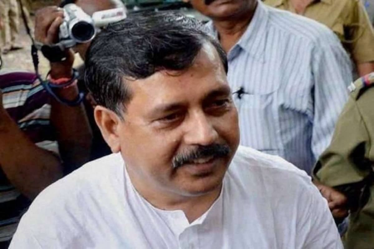 রাজ্যের মন্ত্রীর হাতে মাত্র ৫ হাজার! এতেই অবাক হওয়ার জো নেই, কারণ তাঁর কোনও স্থায়ী আমানত যেমন নেই, তেমন স্বল্পকালীন আমানত, এমনকী কোনও সেভিংস ও ঋণও নেই। একইভাবে নেই মিউচুয়াল ফান্ড, বিমা, পোস্ট অফিসের সেভিংস। রাজ্যের মন্ত্রীর হাতে মাত্র ৫ হাজার! এতেই অবাক হওয়ার জো নেই, কারণ তাঁর কোনও স্থায়ী আমানত যেমন নেই, তেমন স্বল্পকালীন আমানত, এমনকী কোনও সেভিংস ও ঋণও নেই। একইভাবে নেই মিউচুয়াল ফান্ড, বিমা, পোস্ট অফিসের সেভিংস।