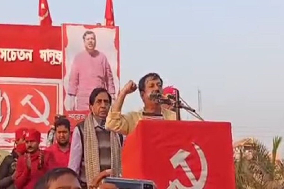 তবে, প্রাক্তন মন্ত্রীর থেকে কিছুটা হলেও বেশি সম্পত্তি রয়েছে তাঁর স্ত্রী'র। সুশান্ত-জায়ার আমানতের পরিমাণ ৯ লক্ষ ৩৭ হাজার ১৮৪ টাকা। তাঁর একটি বাড়িও আছে। সেই বাড়িটিও ২০ লক্ষ টাকার অধিক দামের। সুশান্ত ঘোষের মোট অস্থাবর সম্পত্তি ৩ লক্ষ ৫১ হাজার ৮০৫ টাকার। আর তাঁর স্ত্রী'র মোট স্থাবর সম্পত্তির পরিমাণ ২১ লক্ষ ৮৪ হাজার টাকা। তবে, প্রাক্তন মন্ত্রীর থেকে কিছুটা হলেও বেশি সম্পত্তি রয়েছে তাঁর স্ত্রী'র। সুশান্ত-জায়ার আমানতের পরিমাণ ৯ লক্ষ ৩৭ হাজার ১৮৪ টাকা। তাঁর একটি বাড়িও আছে। সেই বাড়িটিও ২০ লক্ষ টাকার অধিক দামের। সুশান্ত ঘোষের মোট অস্থাবর সম্পত্তি ৩ লক্ষ ৫১ হাজার ৮০৫ টাকার। আর তাঁর স্ত্রী'র মোট স্থাবর সম্পত্তির পরিমাণ ২১ লক্ষ ৮৪ হাজার টাকা।
