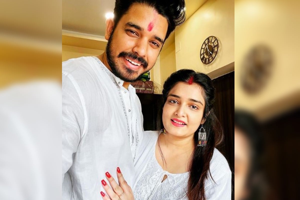মহানায়কের পরিবারে আরও একটি বিয়ে হয়েছে কিছুদিন আগেই। ত্বরিতা চট্টোপাধ্যায় ও জুপিটার বন্দ্যোপাধ্যায়। এই দুই টেলি তারকাও বিয়ে পরে প্রথম দোল বিশেষ করে তুলেছেন। মহানায়কের পরিবারে আরও একটি বিয়ে হয়েছে কিছুদিন আগেই। ত্বরিতা চট্টোপাধ্যায় ও জুপিটার বন্দ্যোপাধ্যায়। এই দুই টেলি তারকাও বিয়ে পরে প্রথম দোল বিশেষ করে তুলেছেন।
