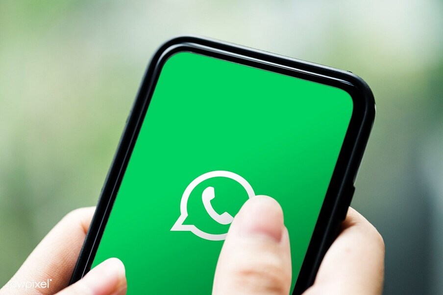  WhatsApp স্ক্যাম নিয়ে সে ভাবে নতুন করে আর কী বা বলার আছে! মাঝে মধ্যেই নানা লিঙ্ক ঘুরে বেড়ায় এই মেসেজিং প্ল্যাটফর্মে, যা দাবি করে বিনামূল্যে কিছু হাতে এসে যাওয়ার কথা। আর এই সব দাবির সঙ্গে জুড়ে থাকে বিখ্যাত কোনও ব্র্যান্ডের নাম। সম্প্রতি তার পুনরাবৃত্তি হল। চলতি বছরের আন্তর্জাতিক নারী দিবসে WhatsApp স্ক্যামের সঙ্গে জড়িয়ে গেল দুনিয়ার ডাকসাইটে জুতোর ব্র্যান্ড Adidas-এর নাম। একটি WhatsApp লিঙ্ক দাবি তুলল যে আন্তর্জাতিক নারী দিবস উপলক্ষ্যে বিশ্বের ১ মিলিয়ন নারীকে বিনামূল্যে জুতো সরবরাহ করবে সংস্থা। লিঙ্কের দাবি অনুযায়ী এটি না কি Adidas Women’s Day Gift!,[object Object]