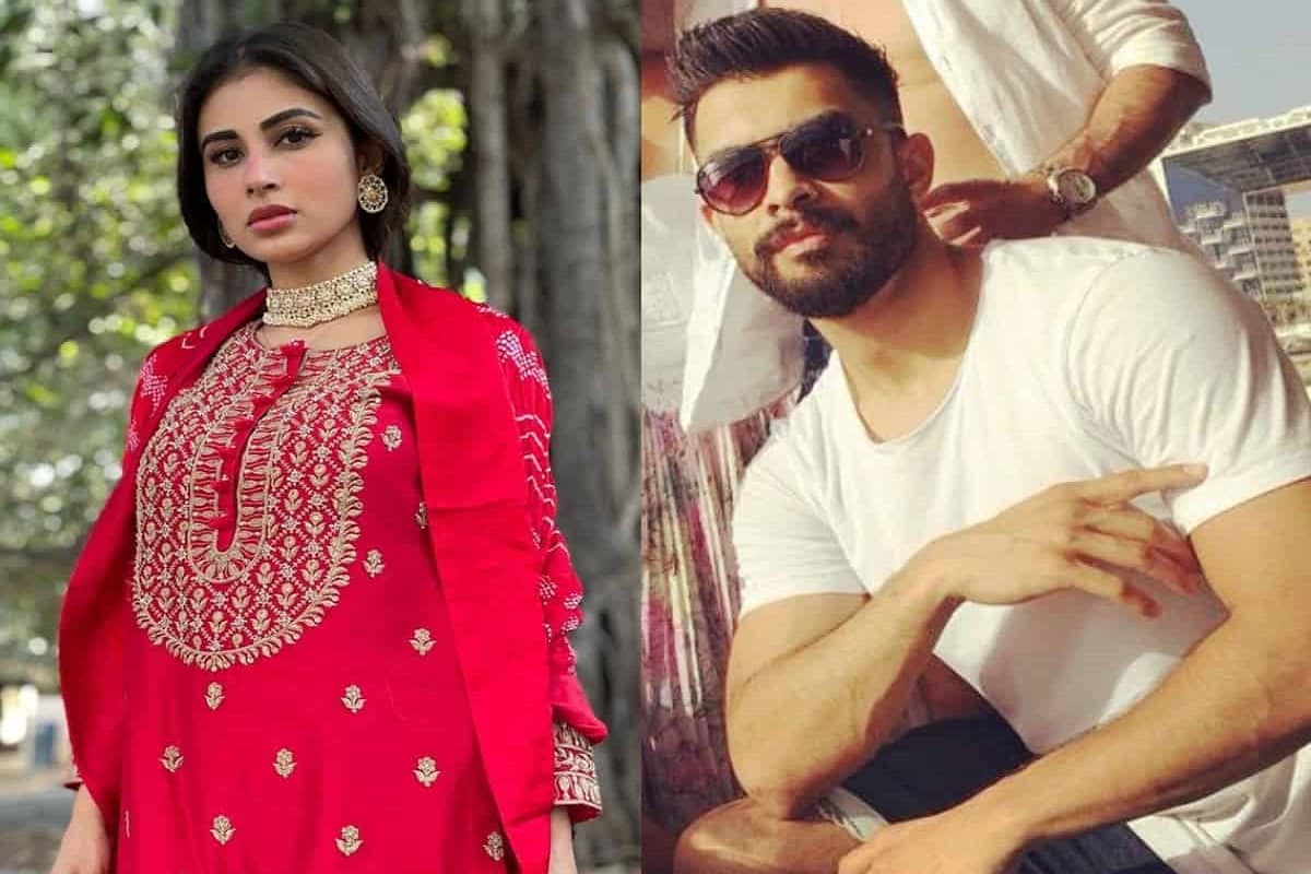 বলি পাড়ায় ফের বাজতে চলেছে বিয়ের সানাই! এবার সাতপাকে বাঁধা পড়বেন বাঙালি কন্যা মৌনি রায়। পাত্র সূরজ নাম্বিয়ার। ঘনিষ্ঠ সূত্রে জানা গিয়েছে, সম্প্রতি মৌনির মা আর ভাই নাম্বিয়ার পরিবারের সঙ্গে না কি পাকা কথাও সেরে এসেছেন। বলি পাড়ায় ফের বাজতে চলেছে বিয়ের সানাই! এবার সাতপাকে বাঁধা পড়বেন বাঙালি কন্যা মৌনি রায়। পাত্র সূরজ নাম্বিয়ার। ঘনিষ্ঠ সূত্রে জানা গিয়েছে, সম্প্রতি মৌনির মা আর ভাই নাম্বিয়ার পরিবারের সঙ্গে না কি পাকা কথাও সেরে এসেছেন।