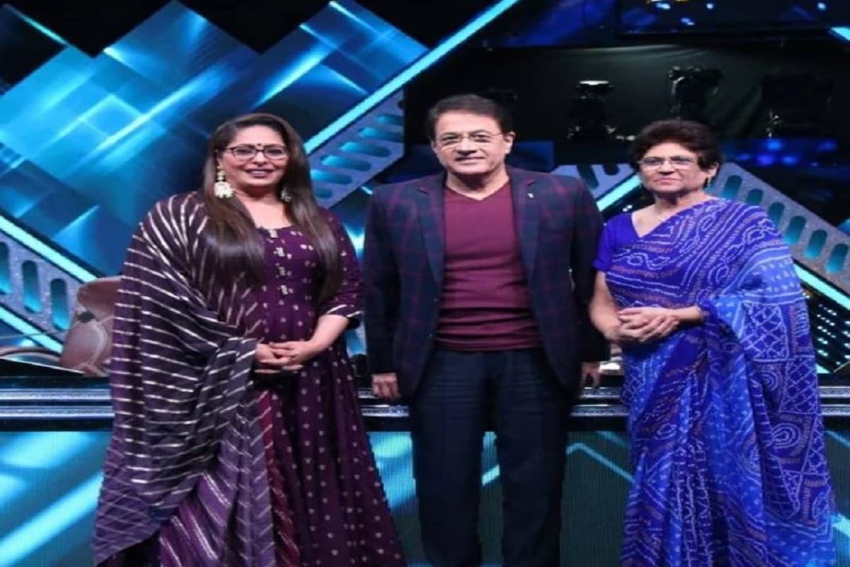 রাম হওয়ার পর তাঁর জনপ্রিয়তা আকাশ ছোঁওয়া হয়ে গিয়েছিল৷ লোকে তাঁকেই রাম ভেবে পুজো করত৷ শুধু দেশ নয় বিদেশেও তাঁর জনপ্রিয়তা ছড়িয়ে পড়ে৷ তাঁকে ছোট থেকে বুড়োরা পুজো করত! (Photo Courtesy-Instagram @siyaramkijai) রাম হওয়ার পর তাঁর জনপ্রিয়তা আকাশ ছোঁওয়া হয়ে গিয়েছিল৷ লোকে তাঁকেই রাম ভেবে পুজো করত৷ শুধু দেশ নয় বিদেশেও তাঁর জনপ্রিয়তা ছড়িয়ে পড়ে৷ তাঁকে ছোট থেকে বুড়োরা পুজো করত! (Photo Courtesy-Instagram @siyaramkijai)
