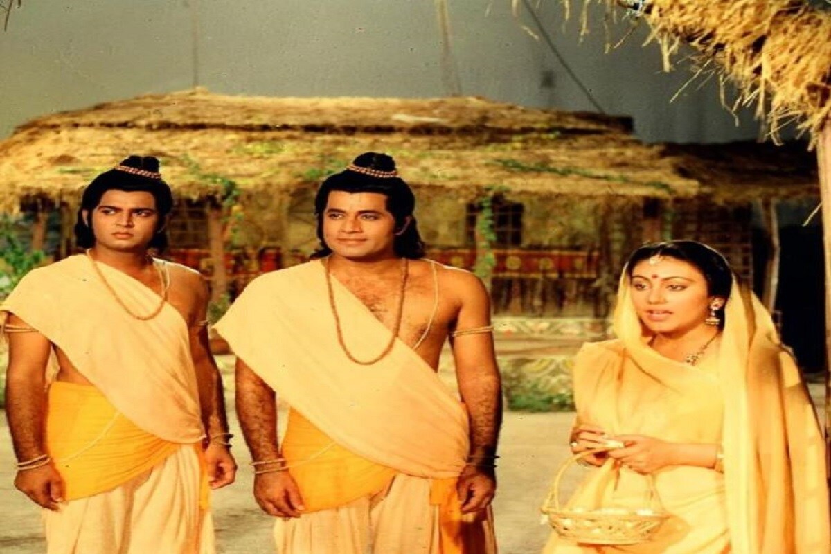 টিভির সর্বকালীন জনপ্রিয়তম সিরিয়াল রামায়ণে (Ramayan) রামের চরিত্রে অভিনয় করেছিলেন অরুণ গোভিল (Arun Govil)৷ আর রামই যাঁদের রাজনীতির সবচেয়ে গুরুত্বপূর্ণ সেই বিজেপি (BJP) -দলে যোগ দিলেন ‘শ্রী রাম’৷ শুক্রবার সরকারিভাবে বিজেপিতে যোগ দিলেন অরুণ গোভিল৷ অরুণ গোভিলের বিজেপিতে যোগ দেওয়া এই মুহূর্তে দাঁড়িয়ে মাস্টারস্ট্রোক হিসেবে দেখা হচ্ছে৷ (Photo Courtesy-Instagram @siyaramkijai) টিভির সর্বকালীন জনপ্রিয়তম সিরিয়াল রামায়ণে (Ramayan) রামের চরিত্রে অভিনয় করেছিলেন অরুণ গোভিল (Arun Govil)৷ আর রামই যাঁদের রাজনীতির সবচেয়ে গুরুত্বপূর্ণ সেই বিজেপি (BJP) -দলে যোগ দিলেন ‘শ্রী রাম’৷ শুক্রবার সরকারিভাবে বিজেপিতে যোগ দিলেন অরুণ গোভিল৷ অরুণ গোভিলের বিজেপিতে যোগ দেওয়া এই মুহূর্তে দাঁড়িয়ে মাস্টারস্ট্রোক হিসেবে দেখা হচ্ছে৷ (Photo Courtesy-Instagram @siyaramkijai)