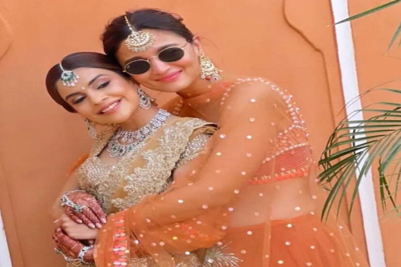 কনে রিয়া খুড়ানার সঙ্গে পোজ দিচ্ছেন আলিয়া ভাট ৷ ছবি সৌজন্যে ইনস্টাগ্রাম ৷