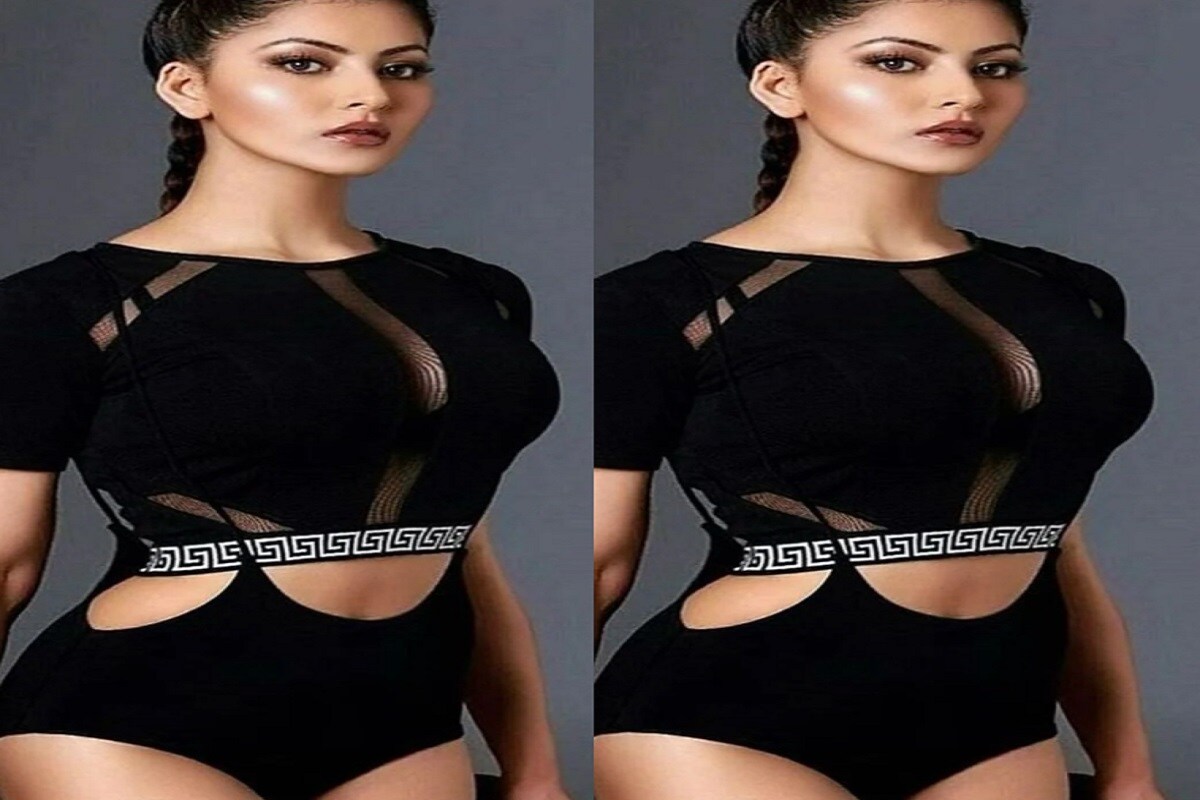উর্বশী রাউতেলার শরীরের সঙ্গে মিশে থাকা জিমের পোশাকে যেন আরও হট দেখতে লেগেছে ৷ ছবি সৌজন্যে ইনস্টাগ্রাম ৷ উর্বশী রাউতেলার শরীরের সঙ্গে মিশে থাকা জিমের পোশাকে যেন আরও হট দেখতে লেগেছে ৷ ছবি সৌজন্যে ইনস্টাগ্রাম ৷