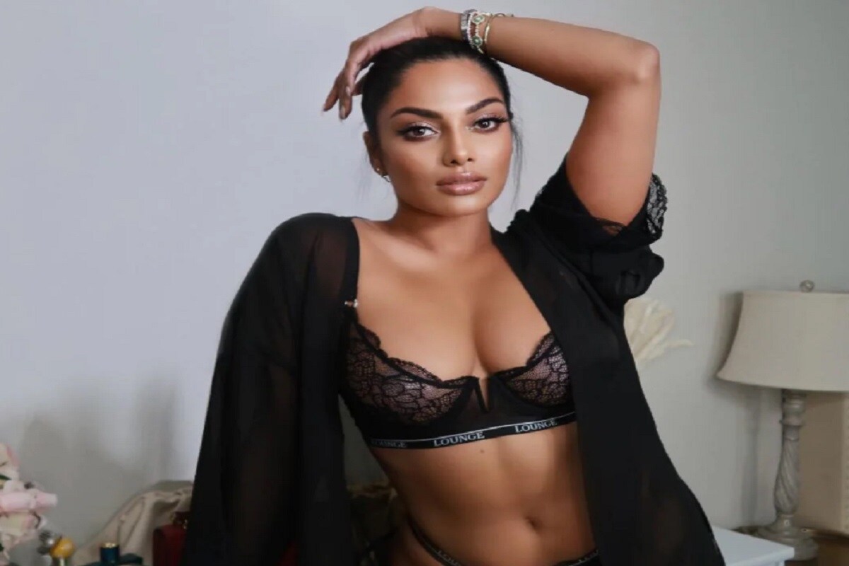 সেক্সিনেসে ভরপুর চন্দ্রিকা রবির ছবিগুলি সোশ্যাল মিডিয়ায় দুর্বার গতিতে ভাইরাল হয়েছে ৷ ছবি সৌজন্যে ইনস্টাগ্রাম ৷ সেক্সিনেসে ভরপুর চন্দ্রিকা রবির ছবিগুলি সোশ্যাল মিডিয়ায় দুর্বার গতিতে ভাইরাল হয়েছে ৷ ছবি সৌজন্যে ইনস্টাগ্রাম ৷