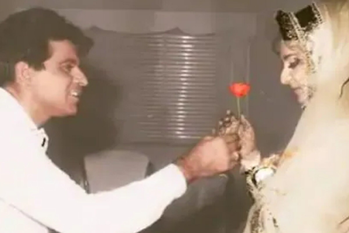 সায়রা বানো বলিউডের অন্যতম প্রতিভাবান অভিনেতা দিলীপ কুমারকে ভালবেসে ছিলেন বিয়ের সময় সায়রা বাণুর বয়স ছিল মাত্র ২১ বছর ৷ সায়রা বানো বলিউডের অন্যতম প্রতিভাবান অভিনেতা দিলীপ কুমারকে ভালবেসে ছিলেন বিয়ের সময় সায়রা বাণুর বয়স ছিল মাত্র ২১ বছর ৷