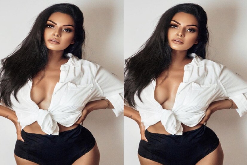সাদা জামার সব বোতাম খোলা মাত্র একটি গিঁট, প্যান্টি পরে সোশ্যাল মিডিয়ার উষ্ণতা বাড়াচ্ছেন চন্দ্রিকা রবি ৷ ছবি সৌজন্যে ইনস্টাগ্রাম ৷