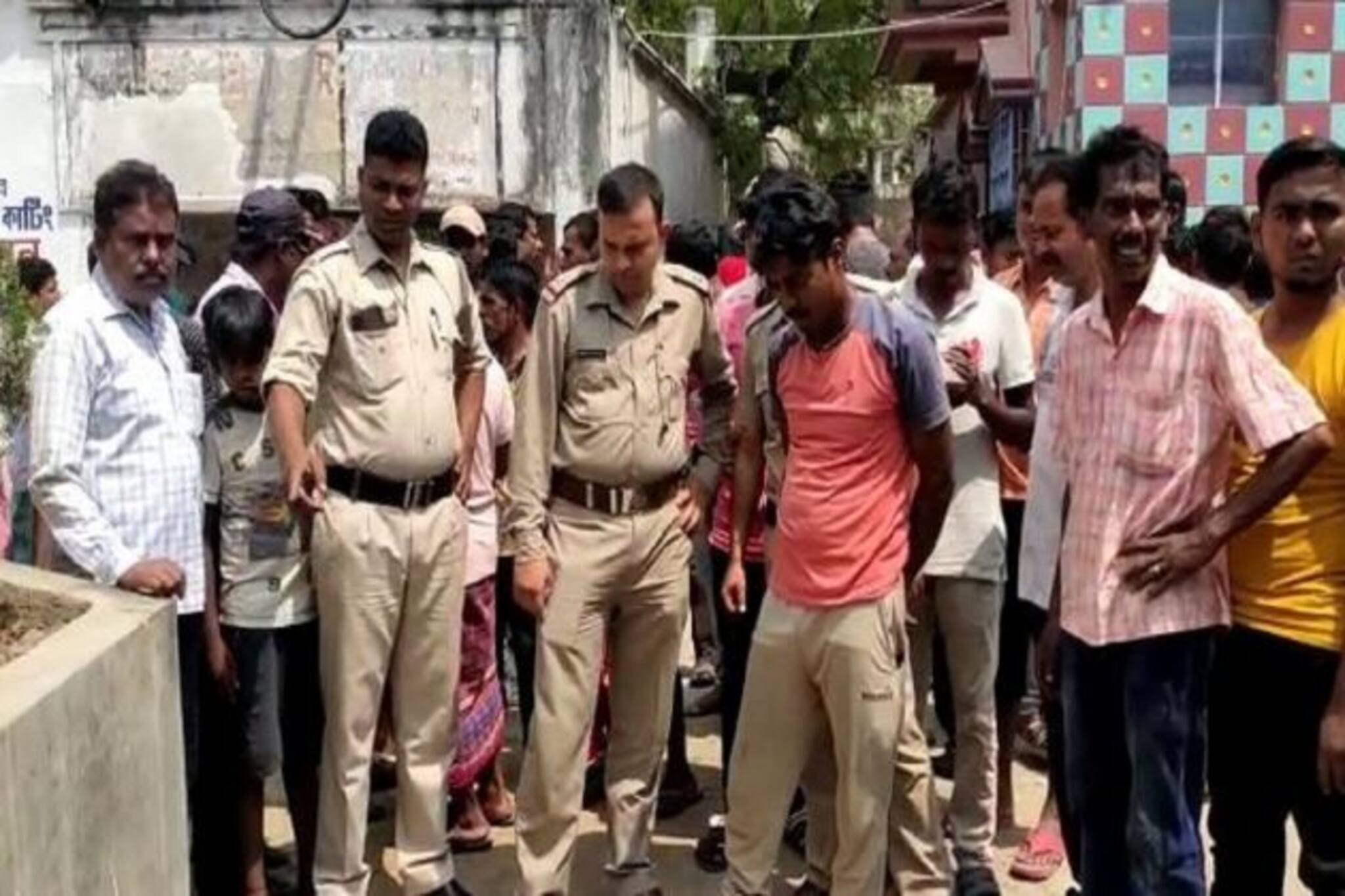 বর্ধমানের বিস্ফোরণে শিশুর মৃত্যুকে ঘিরে আলোড়ন,জোর পুলিশি তৎপরতা