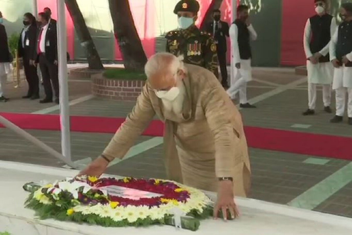 •ওপার বাংলার প্রধানমন্ত্রী শেখ হাসিনার সঙ্গে দ্বিপাক্ষিক বৈঠক থেকে শুরু মতুয়া মন জয়ে ওরাকান্দি যাত্রা, বাদ রাখলেন না কিছুই। দেখা করেন বাংলাদেশের বেশ কয়েকজন গুণী মানুষদের সঙ্গেও৷(Photo Courtesy-ANI) •ওপার বাংলার প্রধানমন্ত্রী শেখ হাসিনার সঙ্গে দ্বিপাক্ষিক বৈঠক থেকে শুরু মতুয়া মন জয়ে ওরাকান্দি যাত্রা, বাদ রাখলেন না কিছুই। দেখা করেন বাংলাদেশের বেশ কয়েকজন গুণী মানুষদের সঙ্গেও৷(Photo Courtesy-ANI)