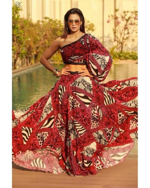 অভিনেত্রীর ছবি দেখলে কে বলবে বয়স তাঁর ক্রমশ বাড়ছে৷ (Image: Instagram)