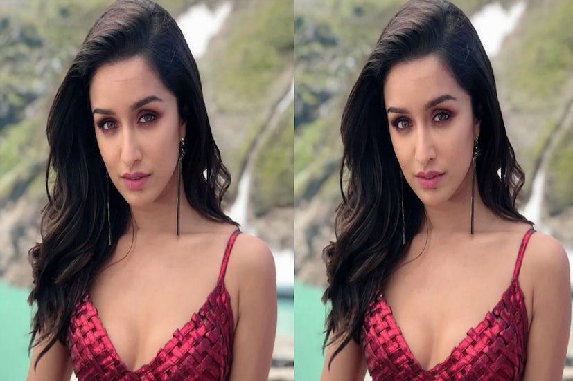 শ্রদ্ধা কাপুরের ঝলঝলে ত্বকে সবাই পাগল হয়েছেন গ্ল্যামার যেন ফেটে পড়ছে ভিডিও ঝড়ের গতিতে ভাইরাল হয়েছে সোশ্যাল মিডিয়ায় ৷