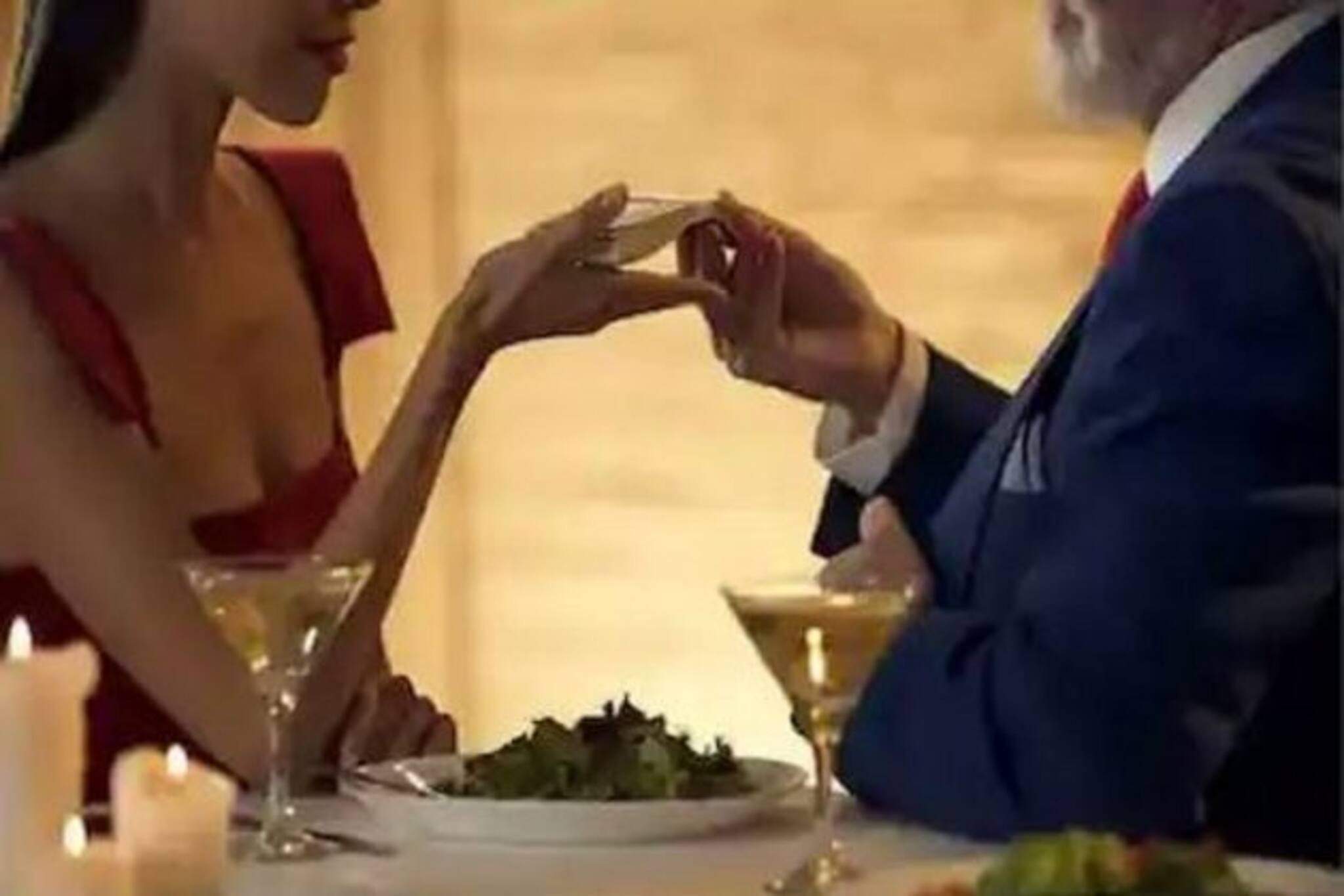 স্ত্রী-সন্তানকে উপেক্ষা করে অচেনা মহিলার ডাকে হোটেল রুমে ৬১ বছরের ব্যক্তি, তারপর