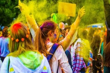 Holi 2021 : করোনার আতঙ্ক বাড়ছে, রং খেলার উপর নিষেধাজ্ঞা জারি 'এই' রাজ্যগুলিতে
