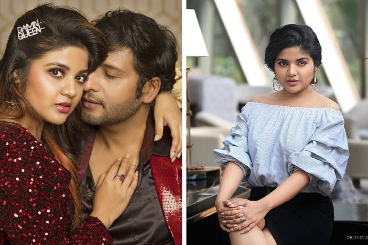 • টেলিভিশনের তুমুল জনপ্রিয় চরিত্র ‘বাহামণি’র চরিত্রে অভিনয় করে দর্শকদের অকুণ্ঠ ভালবাসা আদায় করেছিলেন অভিনেত্রী রণিতা দাশ । খুব কম বয়সে টলিপাড়ায় পা রেখেছিলেন রণিতা । প্রথমে ‘ধন্যি মেয়ে’, তারপর ‘ইষ্টি কুটুম’ । দু’টি ধারাবাহিকই দর্শকদের মনে জায়গা করে নিয়েছিল । কিন্তু তারপর হঠাৎই সিরিয়াল থেকে সরে যান রণিতা । ছবি: ফেসবুক । • টেলিভিশনের তুমুল জনপ্রিয় চরিত্র ‘বাহামণি’র চরিত্রে অভিনয় করে দর্শকদের অকুণ্ঠ ভালবাসা আদায় করেছিলেন অভিনেত্রী রণিতা দাশ । খুব কম বয়সে টলিপাড়ায় পা রেখেছিলেন রণিতা । প্রথমে ‘ধন্যি মেয়ে’, তারপর ‘ইষ্টি কুটুম’ । দু’টি ধারাবাহিকই দর্শকদের মনে জায়গা করে নিয়েছিল । কিন্তু তারপর হঠাৎই সিরিয়াল থেকে সরে যান রণিতা । ছবি: ফেসবুক ।