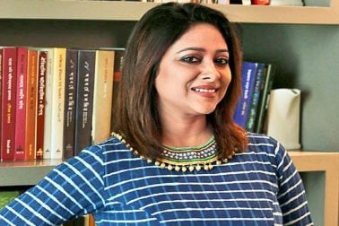 ভোটের ময়দানে নতুন হলেও অঞ্জনার অভিনয় জীবন বেশ কয়েক দশকের। মডেলিং দিয়ে শুরু। তার পর নজর কাড়েন রবির আলোয় ধারাবাহিকে। ছবিতে আত্মপ্রকাশ ২০০৫ সালে। প্রথম ছবি রাত বারোটা পাঁচ। এর পর ক্রমে যারা বৃষ্টিতে ভিজেছিল, দম কাটা, অংশুমানের ছবি, ছ-এ ছুটি, বাই বাই ব্যাঙ্কক, ল্যাপটপ, রুম নাম্বার ১০৩, ব্যোমকেশ ফিরে এল, অভিমান-সহ বেশ কিছু জনপ্রিয় বাংলা ছবির অংশ তিনি। এবার তাঁর নতুন পরিচয় বাংলার বিধানসভা নির্বাচনে সোনারপুর দক্ষিণের বিজেপি প্রার্থী তিনি। ভোটের ময়দানে নতুন হলেও অঞ্জনার অভিনয় জীবন বেশ কয়েক দশকের। মডেলিং দিয়ে শুরু। তার পর নজর কাড়েন রবির আলোয় ধারাবাহিকে। ছবিতে আত্মপ্রকাশ ২০০৫ সালে। প্রথম ছবি রাত বারোটা পাঁচ। এর পর ক্রমে যারা বৃষ্টিতে ভিজেছিল, দম কাটা, অংশুমানের ছবি, ছ-এ ছুটি, বাই বাই ব্যাঙ্কক, ল্যাপটপ, রুম নাম্বার ১০৩, ব্যোমকেশ ফিরে এল, অভিমান-সহ বেশ কিছু জনপ্রিয় বাংলা ছবির অংশ তিনি। এবার তাঁর নতুন পরিচয় বাংলার বিধানসভা নির্বাচনে সোনারপুর দক্ষিণের বিজেপি প্রার্থী তিনি।