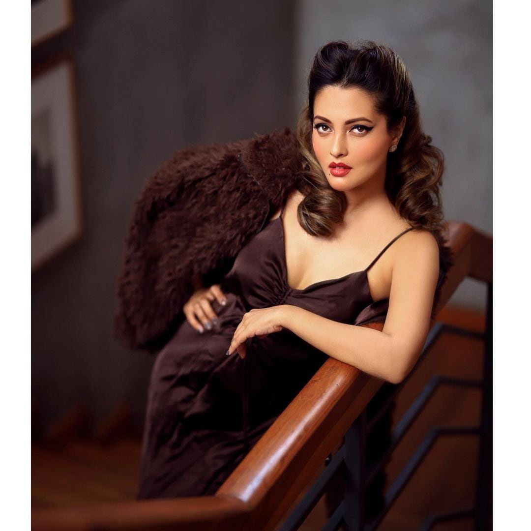 অনেকদিনই হল রিয়া সেন (Riya Sen) চলচ্চিত্রের মধ্যে নেই রুপোলি পর্দায় তাঁর অনুপস্থিতি যেন বিন্দুমাত্র জনপ্রিয়তা কেড়ে নিতে পারেনি ৷ (Image: Instagram). অনেকদিনই হল রিয়া সেন (Riya Sen) চলচ্চিত্রের মধ্যে নেই রুপোলি পর্দায় তাঁর অনুপস্থিতি যেন বিন্দুমাত্র জনপ্রিয়তা কেড়ে নিতে পারেনি ৷ (Image: Instagram).