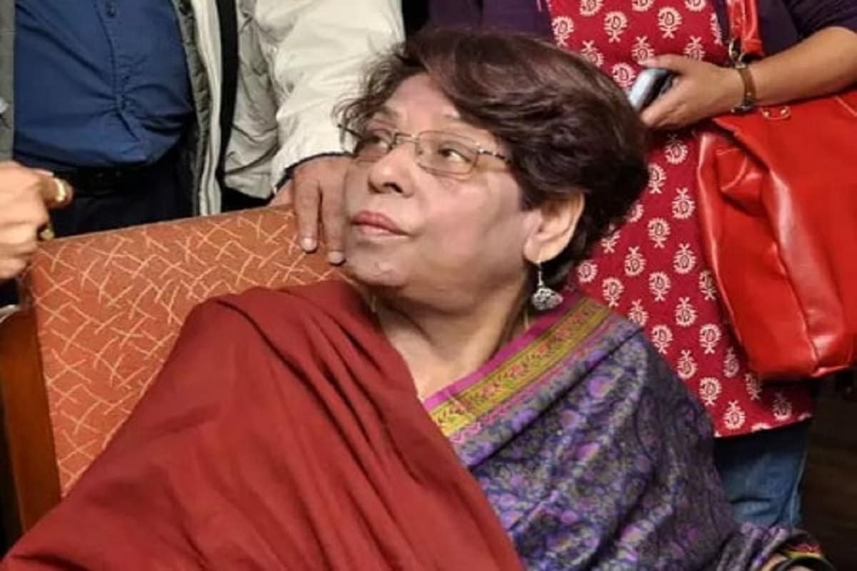 •তাঁর কিডনিতে সমস্যা ছিল৷ পরিস্থিতি আরও খারাপ হতেই, তাঁকে হাসপাতালে ভর্তি করা হয়৷ সেখানেই তাঁর মৃত্যু হয়৷ তিনি দীর্ঘদিন ধরে ডায়বেটিসে ভুগছিলেন৷ রবিবার মধ্যেরাতে দীপা চট্টোপাধ্যায়ের মৃত্যু হয়েছে বলে জানা গিয়েছে৷(Photo Collected) •তাঁর কিডনিতে সমস্যা ছিল৷ পরিস্থিতি আরও খারাপ হতেই, তাঁকে হাসপাতালে ভর্তি করা হয়৷ সেখানেই তাঁর মৃত্যু হয়৷ তিনি দীর্ঘদিন ধরে ডায়বেটিসে ভুগছিলেন৷ রবিবার মধ্যেরাতে দীপা চট্টোপাধ্যায়ের মৃত্যু হয়েছে বলে জানা গিয়েছে৷(Photo Collected)