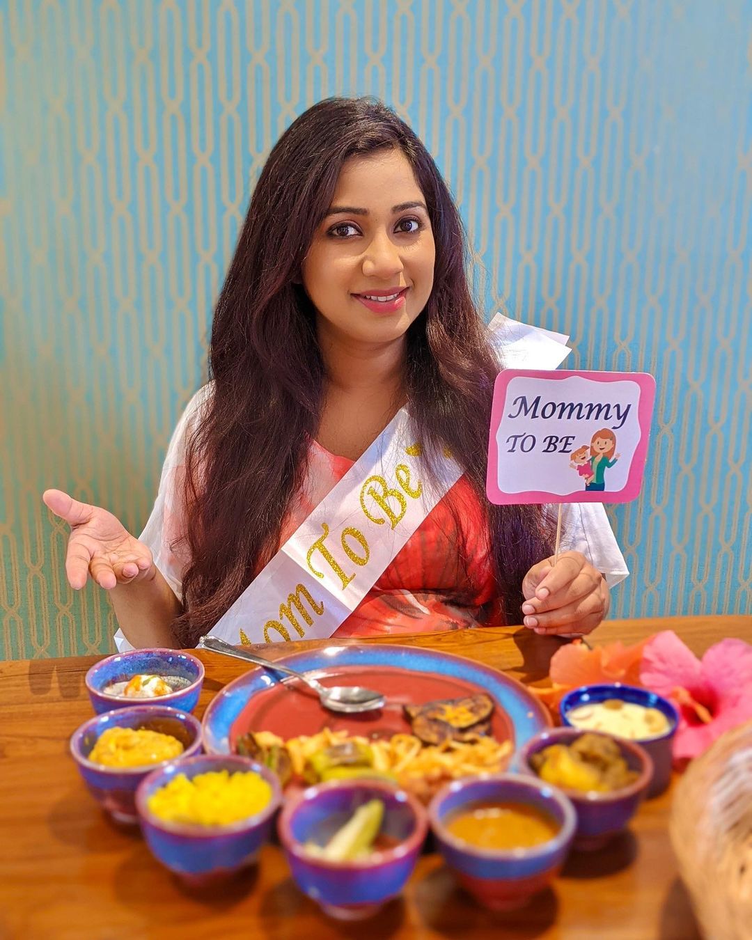 *রবিবার 'ভার্চুয়ালি' সাধ (Baby Shower) খেয়েছেন শ্রেয়া। যা এক্কেবারে অভিনব বললে ভুল বলা হচ্ছে না। ছবিঃ ইনস্টাগ্রাম। *রবিবার 'ভার্চুয়ালি' সাধ (Baby Shower) খেয়েছেন শ্রেয়া। যা এক্কেবারে অভিনব বললে ভুল বলা হচ্ছে না। ছবিঃ ইনস্টাগ্রাম।