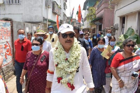 কামারহাটির তৃণমূল প্রার্থী মদন মিত্র ।