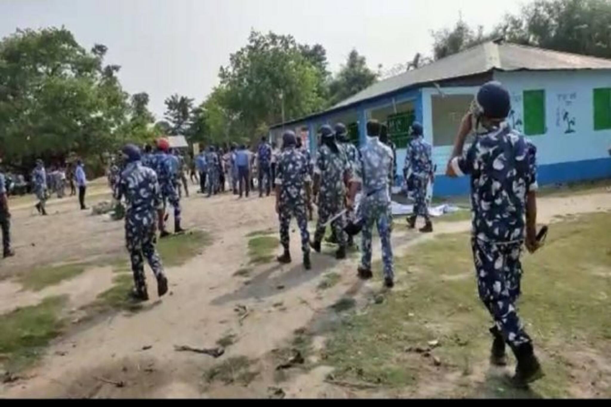 চোপড়া ব্লকের আড়ারি গ্রামে বিজেপি তৃণমূল সংঘর্ষ