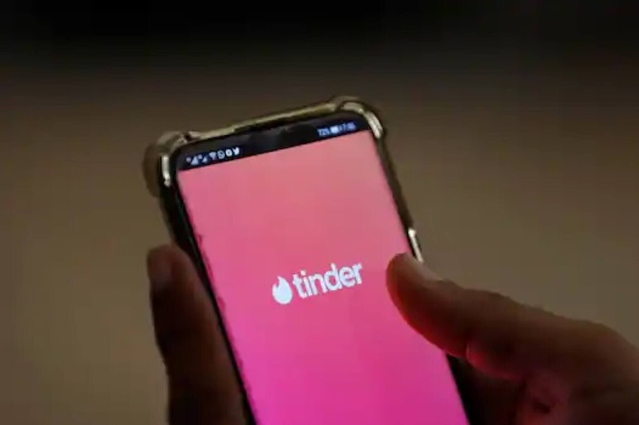 Plasma Donor in Tinder: ডেটিং অ্যাপেই প্লাজমা ডোনারের সন্ধান, মৃত্যুমুখী বন্ধুর প্রাণ বাঁচাল কলকাতার যুবতী!