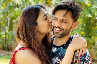 নেই কোনও রাখঢাক, সবার সামনে রাহুলকে চুম্বনে অস্থির করে তুললেন দিশা!
