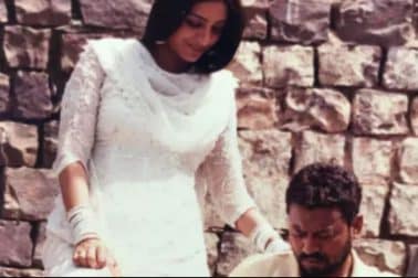 ৪) বিশাল ভরদ্বাজের (Vishal Bhardwaj) মকবুল (Maqbool) ছবিতে ইরফানের কাজ ছিল অসামান্য। টাবুর (Tabu) বিপরীতে অভিনয় করেছিলেন তিনি। ৪) বিশাল ভরদ্বাজের (Vishal Bhardwaj) মকবুল (Maqbool) ছবিতে ইরফানের কাজ ছিল অসামান্য। টাবুর (Tabu) বিপরীতে অভিনয় করেছিলেন তিনি।