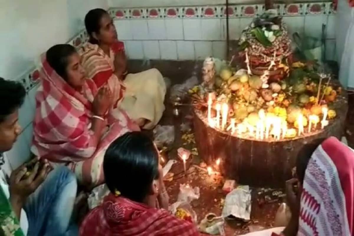 শুধুই একবিংশ শতাব্দীতেই নয় সন্তানের মঙ্গলে মায়েরা প্রাচীন কাল থেকেই নীলের ব্রতপালন করে আসছেন, আজও তার অন্য রকম ঘটনা ঘটেনা ৷ শুধুই একবিংশ শতাব্দীতেই নয় সন্তানের মঙ্গলে মায়েরা প্রাচীন কাল থেকেই নীলের ব্রতপালন করে আসছেন, আজও তার অন্য রকম ঘটনা ঘটেনা ৷