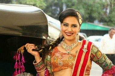 আনারকলি অফ আরা ছবিতেও আনারকলির চরিত্রে কাজ করেছেন স্বরা। সেখানে একেবারে ছকভাঙা চরিত্রে কাজ করেছেন তিনি। মোহময়ী লোকনৃত্যে মাত করেছেন অভিনেত্রী, যা ছিল তাঁর কাছে একেবারেই নতুন একটি দিক। আনারকলি অফ আরা ছবিতেও আনারকলির চরিত্রে কাজ করেছেন স্বরা। সেখানে একেবারে ছকভাঙা চরিত্রে কাজ করেছেন তিনি। মোহময়ী লোকনৃত্যে মাত করেছেন অভিনেত্রী, যা ছিল তাঁর কাছে একেবারেই নতুন একটি দিক।