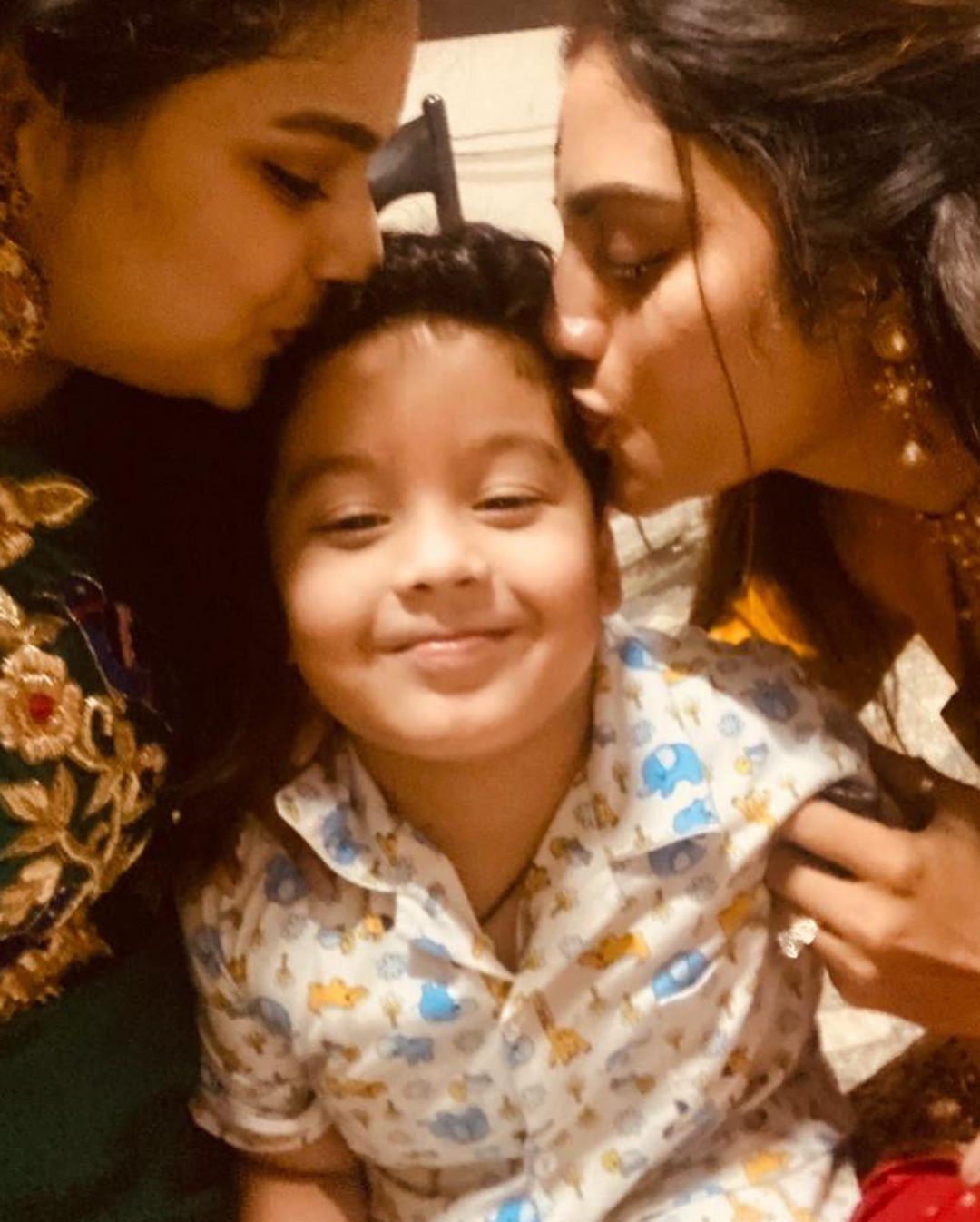 *একাংশ অভিনেত্রী সাংসদ নুসরত জাহানকে 'MAD' বলে ডাকে। নুসরত এ দিন তাঁর সোশ্যাল মিডিয়া হ্যান্ডেলে যে পোস্ট করেছেন, তাতে লেখেন, *একাংশ অভিনেত্রী সাংসদ নুসরত জাহানকে 'MAD' বলে ডাকে। নুসরত এ দিন তাঁর সোশ্যাল মিডিয়া হ্যান্ডেলে যে পোস্ট করেছেন, তাতে লেখেন,