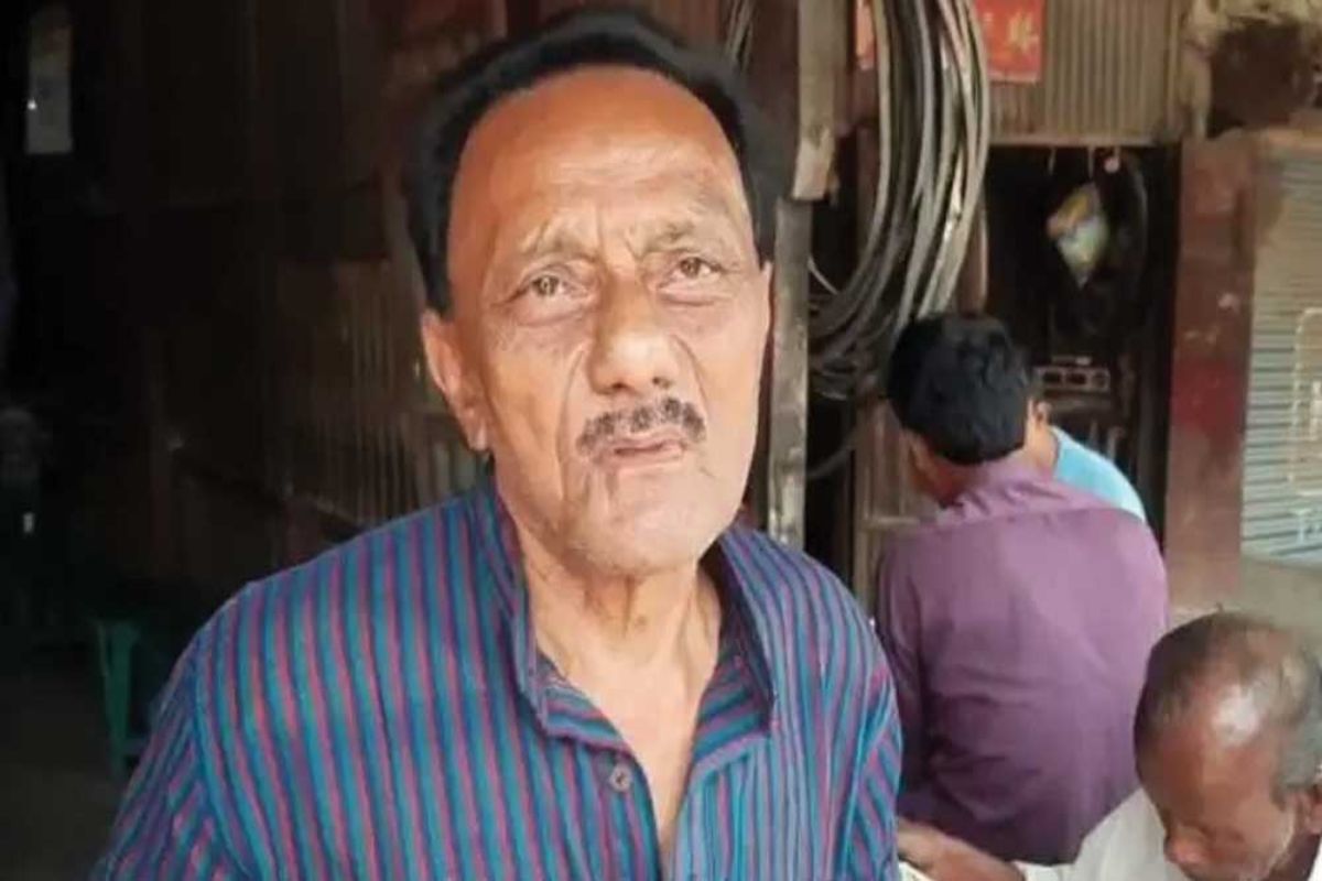 একসময় ভোটে দাঁড়িয়েছেন গনিখান চৌধুরী এবং প্রিয়রঞ্জন দাসমুন্সির মতো পোড় খাওয়া রাজনীতিকের বিরুদ্ধেও। মানুষের সঙ্গে যোগাযোগ স্থাপনের জন্য নির্বাচনকেই অন্যতম পথ বলে মনে করেন বিনয়। ১৯৬৬ সালে উত্তরবঙ্গ বিশ্ববিদ্যালয় থেকে বিজ্ঞানে স্নাতক বিনয়ের বিরুদ্ধে নেই কোনও ফৌজদারি মামলাও। একসময় ভোটে দাঁড়িয়েছেন গনিখান চৌধুরী এবং প্রিয়রঞ্জন দাসমুন্সির মতো পোড় খাওয়া রাজনীতিকের বিরুদ্ধেও। মানুষের সঙ্গে যোগাযোগ স্থাপনের জন্য নির্বাচনকেই অন্যতম পথ বলে মনে করেন বিনয়। ১৯৬৬ সালে উত্তরবঙ্গ বিশ্ববিদ্যালয় থেকে বিজ্ঞানে স্নাতক বিনয়ের বিরুদ্ধে নেই কোনও ফৌজদারি মামলাও।
