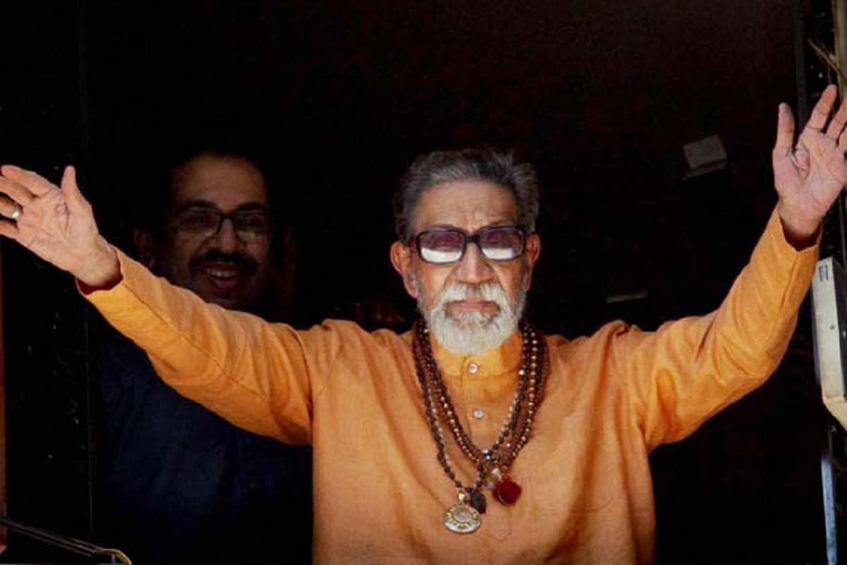 ১৯৮৭ সালে একটি উপনির্বাচনে ধর্মীয় উস্কানিমূলক মন্তব্য করে কমিশনের রোষের মুখে পড়েছিলেন বালসাহেব ঠাকরে। তাঁর রাজনৈতিক প্রচারে ৬ বছরের নিষেধাজ্ঞা জারি করে নির্বাচন কমিশন। ১৯৮৭ সালে একটি উপনির্বাচনে ধর্মীয় উস্কানিমূলক মন্তব্য করে কমিশনের রোষের মুখে পড়েছিলেন বালসাহেব ঠাকরে। তাঁর রাজনৈতিক প্রচারে ৬ বছরের নিষেধাজ্ঞা জারি করে নির্বাচন কমিশন।