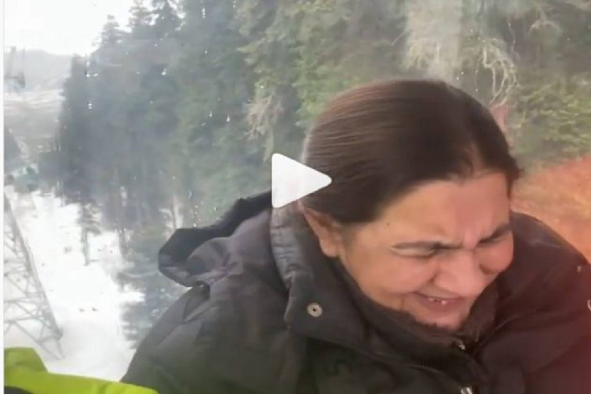 Sara Ali Khan: আতঙ্কে কাঁদছেন মা অমৃতা ! ভিডিও ভাইরাল করলেন মেয়ে সারা