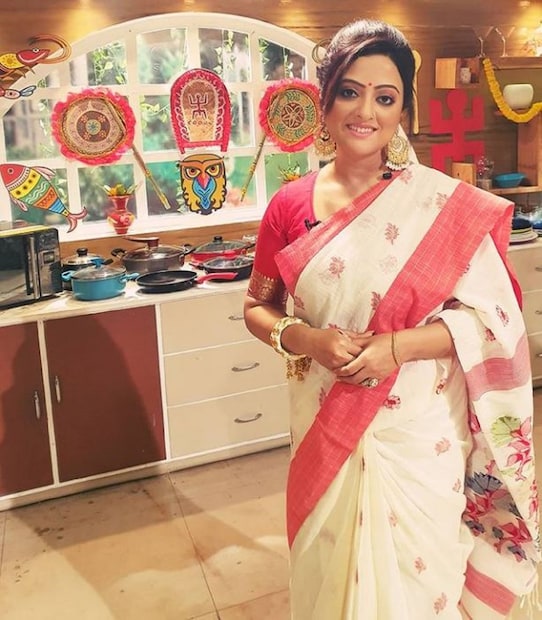 টেলি নায়িকা রূপসার সাবেকি সাজ মুগ্ধ করছে। নববর্ষের শুভেচ্ছা জানালেন নায়িকা। 