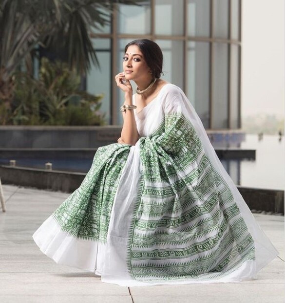 সাদা শাড়িতে আভিজাত্যের ছোয়া। নববর্ষে মন ভরালেন পাওলি দাম।