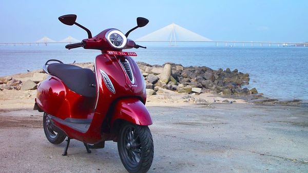 • বাজাজের ইলেকট্রিক স্কুটার বুক করার নিয়ম ছিল, গ্রাহককে ২ হাজার টাকা জমা দিতে হবে । তবে কেউ যদি বুক করে তার পরে সেটা ক্যান্সেল করেন, তা হলে একটা ক্যান্সেলেশন চার্জ কাটবে সংস্থা। জমা করা টাকার অর্ধেক তারা রাখবে নিজের কাছে, বাকি ১০০০ টাকা ফেরত দেওয়া হবে গ্রাহককে। • বাজাজের ইলেকট্রিক স্কুটার বুক করার নিয়ম ছিল, গ্রাহককে ২ হাজার টাকা জমা দিতে হবে । তবে কেউ যদি বুক করে তার পরে সেটা ক্যান্সেল করেন, তা হলে একটা ক্যান্সেলেশন চার্জ কাটবে সংস্থা। জমা করা টাকার অর্ধেক তারা রাখবে নিজের কাছে, বাকি ১০০০ টাকা ফেরত দেওয়া হবে গ্রাহককে।