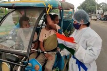করোনা সচেতনতা বাড়াতে পিপিই কিট পরে শিলিগুড়ির রাস্তায় মহিলা টোটো চালকেরা