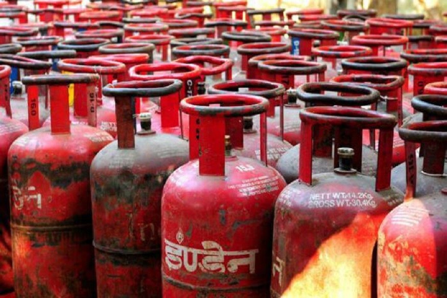 ভর্তুকি যুক্ত রান্নার গ্যাসের সিলিন্ডারের দাম ২০২১ সালে ২২৫ টাকা বৃদ্ধি পেয়েছে ৷ দেশের রাজধানী দিল্লিতে বর্তমানে ভর্তুকিযুক্ত রান্নার গ্যাসের দাম ৮১৯ টাকা হয়েছে ৷ প্রতীকী ছবি ৷ ভর্তুকি যুক্ত রান্নার গ্যাসের সিলিন্ডারের দাম ২০২১ সালে ২২৫ টাকা বৃদ্ধি পেয়েছে ৷ দেশের রাজধানী দিল্লিতে বর্তমানে ভর্তুকিযুক্ত রান্নার গ্যাসের দাম ৮১৯ টাকা হয়েছে ৷ প্রতীকী ছবি ৷