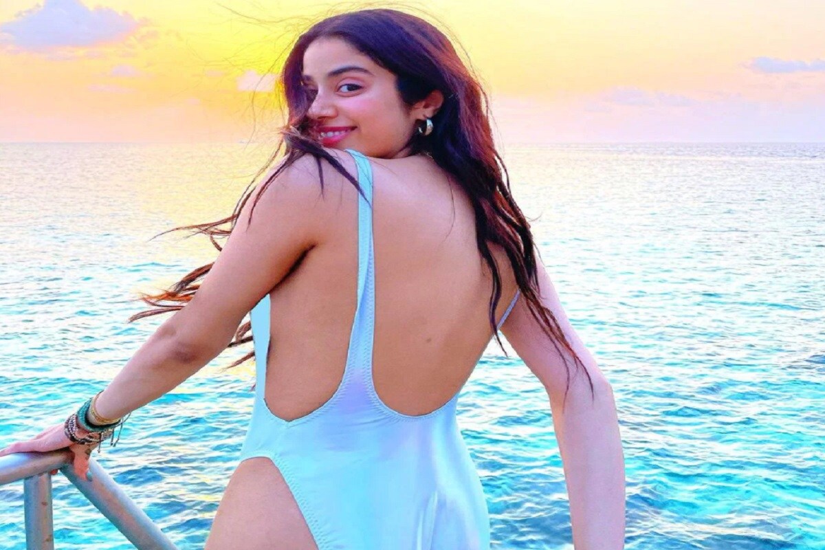 আমেরিকায় তোলা সাম্প্রতিক ছবি জাহ্নবীর (Janhvi Kapoor) যা রীতিমত ঝড় তুলেছে সোশ্যাল মিডিয়ায় ৷ ছবি সৌজন্যে Instagram. আমেরিকায় তোলা সাম্প্রতিক ছবি জাহ্নবীর (Janhvi Kapoor) যা রীতিমত ঝড় তুলেছে সোশ্যাল মিডিয়ায় ৷ ছবি সৌজন্যে Instagram.