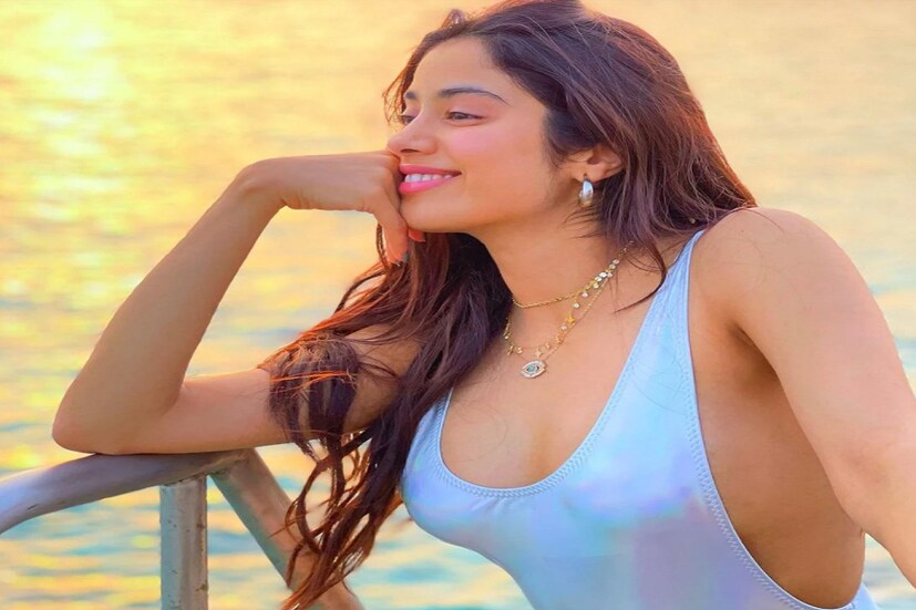 সূর্যাস্তের মুখে হট ছবিতে সোশ্যাল মিডিয়া কাঁপালেন জাহ্নবী কাপুর (Janhvi Kapoor) ৷ এক নিমেষেই ভাইরাল হয়েছে ৷ ছবি সৌজন্যে Instagram.