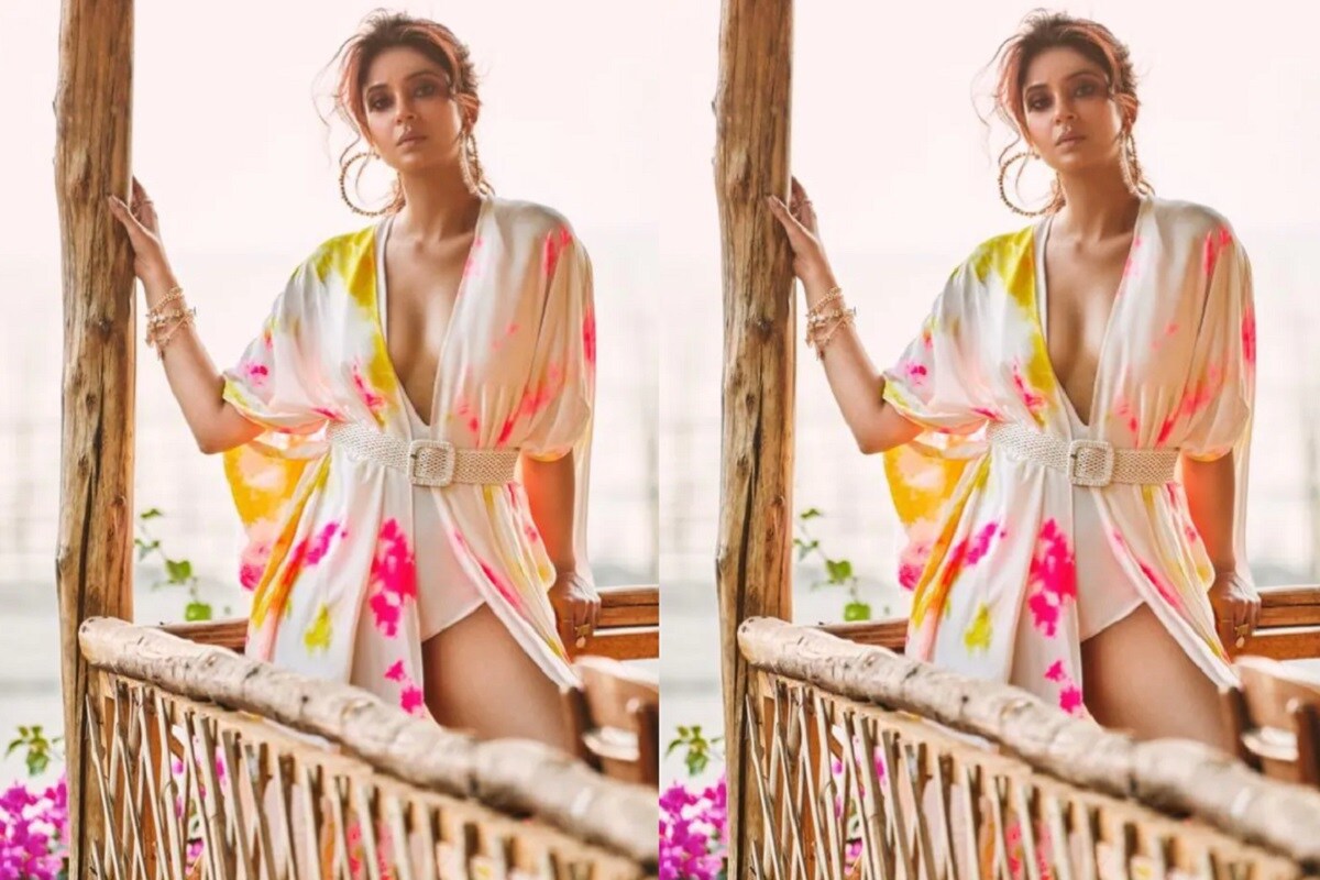 জেনিফার উইংগেট (Jennifer Winget) ডিপনেক পোশাক ও সাদা মোনোকিনির ছবি সোস্যাল মিডিয়ায় ঝড় তুলেছে ৷ (Image: Instagram). জেনিফার উইংগেট (Jennifer Winget) ডিপনেক পোশাক ও সাদা মোনোকিনির ছবি সোস্যাল মিডিয়ায় ঝড় তুলেছে ৷ (Image: Instagram).